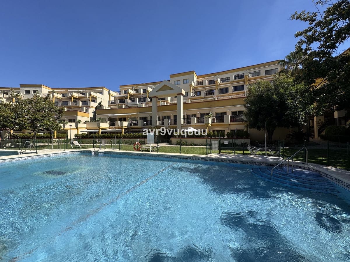 Estúdio para venda em Elviria com piscina garagem - 375 000 € (Ref: 9849760)
