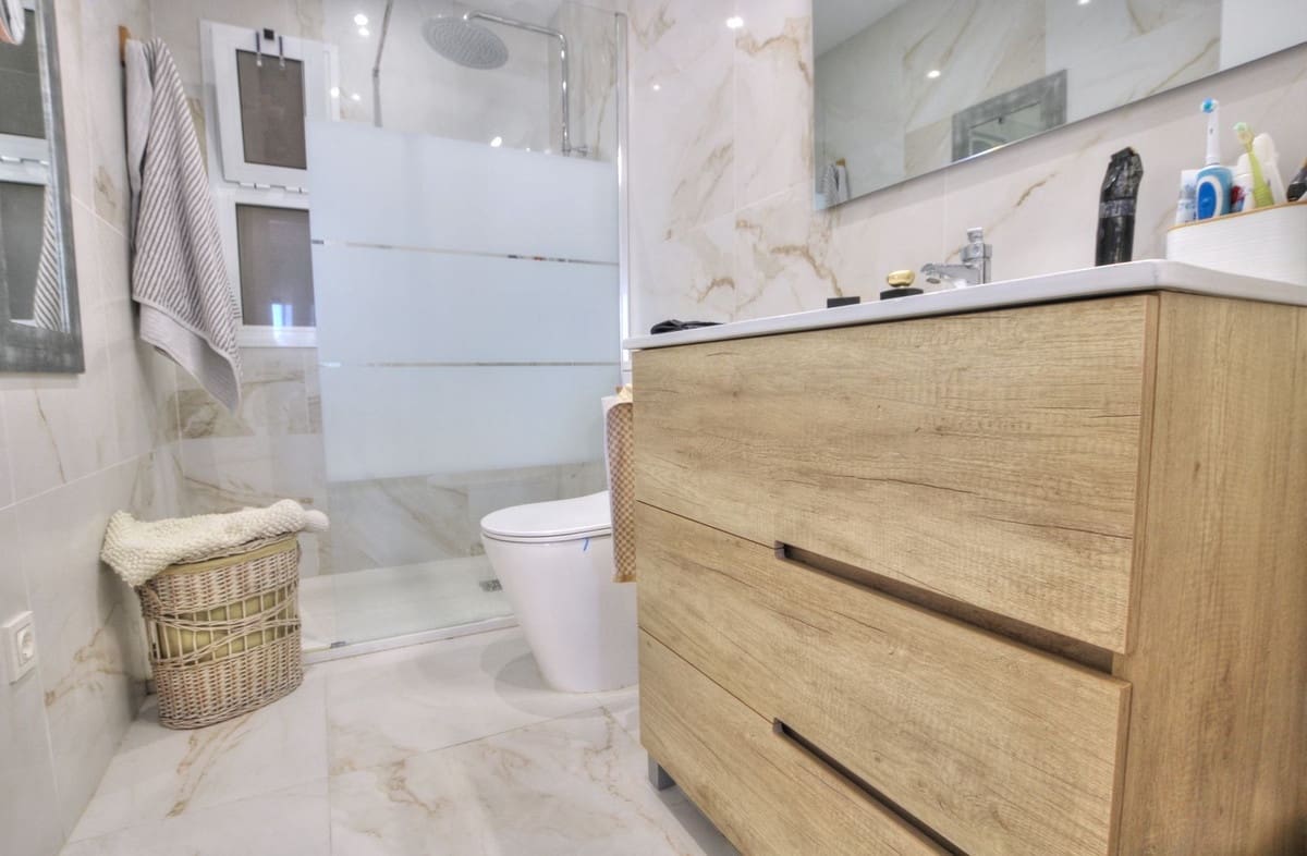 Yksiö myytävänä paikassa Elviria mukana uima-altaan 
autotalli - 375 000 € (Ref: 9849760)