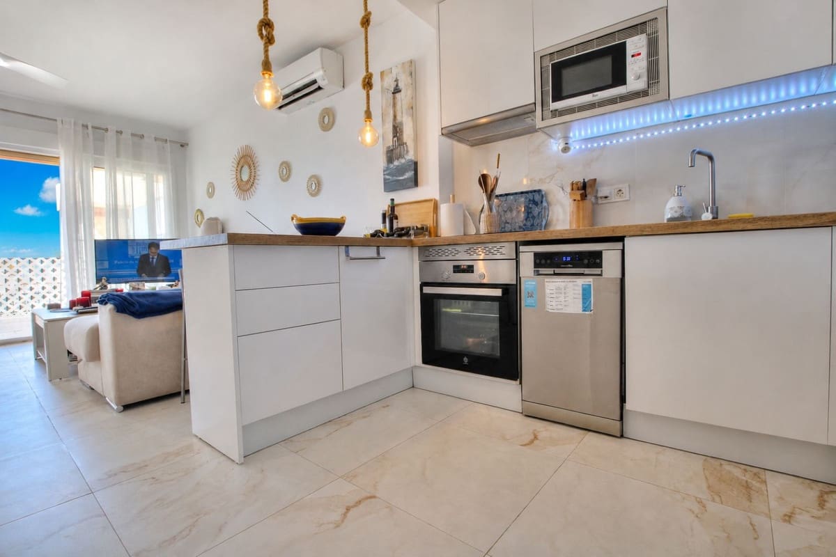 Yksiö myytävänä paikassa Elviria mukana uima-altaan 
autotalli - 375 000 € (Ref: 9849760)