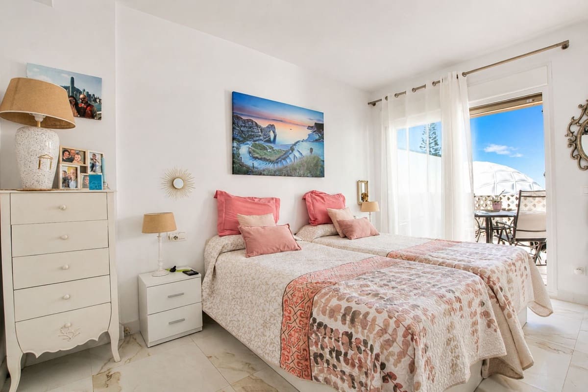 Yksiö myytävänä paikassa Elviria mukana uima-altaan 
autotalli - 375 000 € (Ref: 9849760)