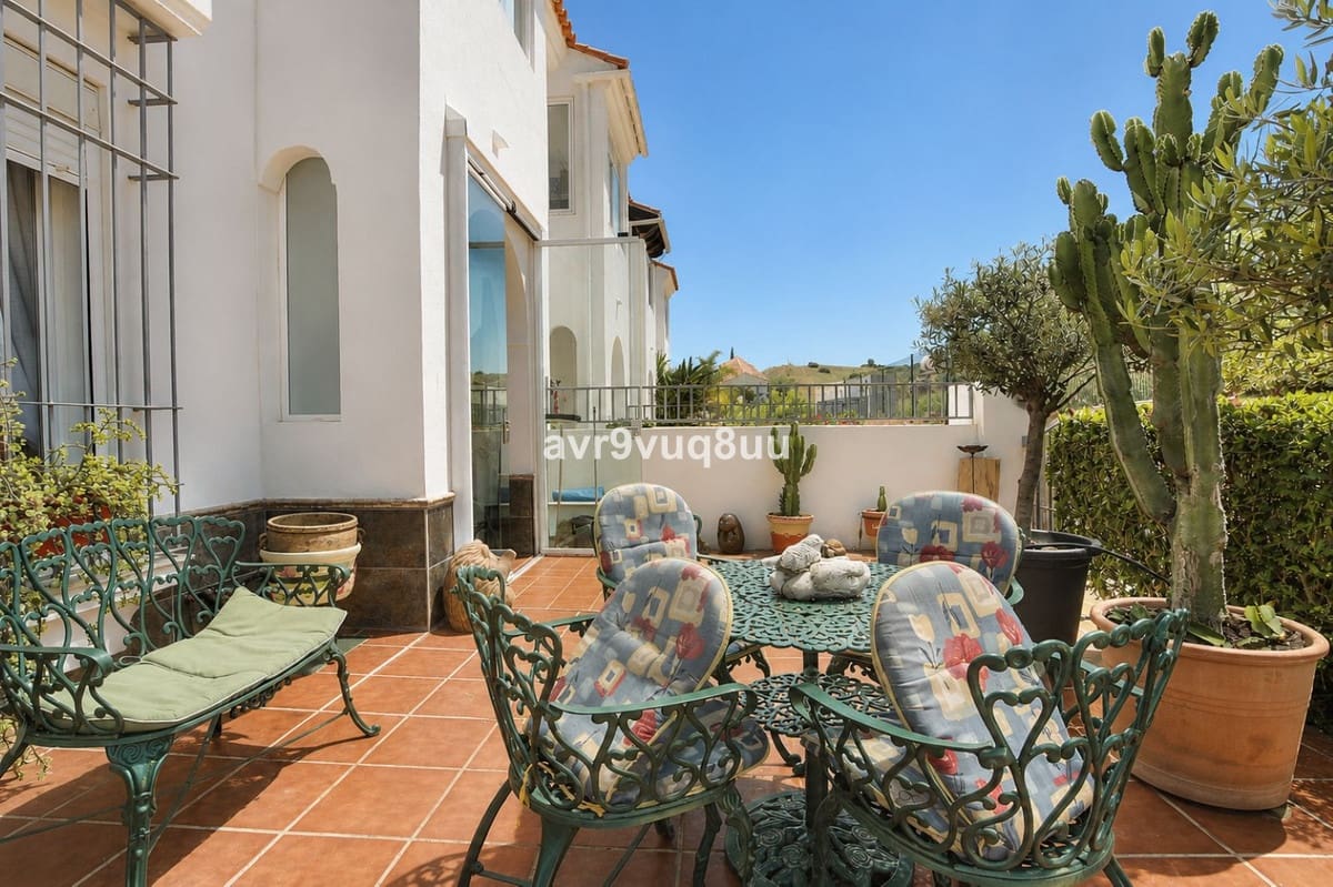 2 soverom Hus til salgs i Mijas Costa med svømmebasseng garasje - € 349 950 (Ref: 9858698)