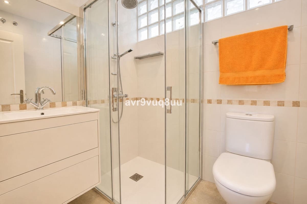 2 soverom Hus til salgs i Mijas Costa med svømmebasseng garasje - € 349 950 (Ref: 9858698)