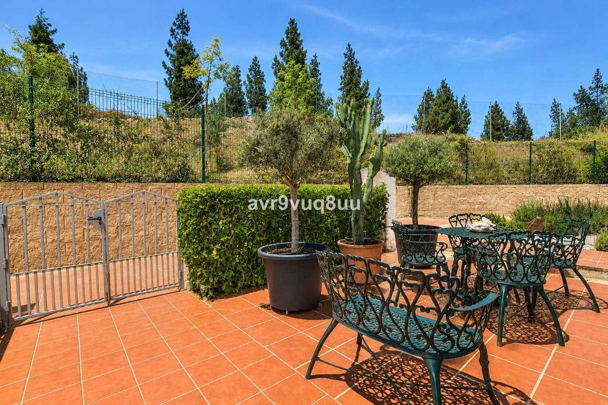 2 soverom Hus til salgs i Mijas Costa med svømmebasseng garasje - € 349 950 (Ref: 9858698)