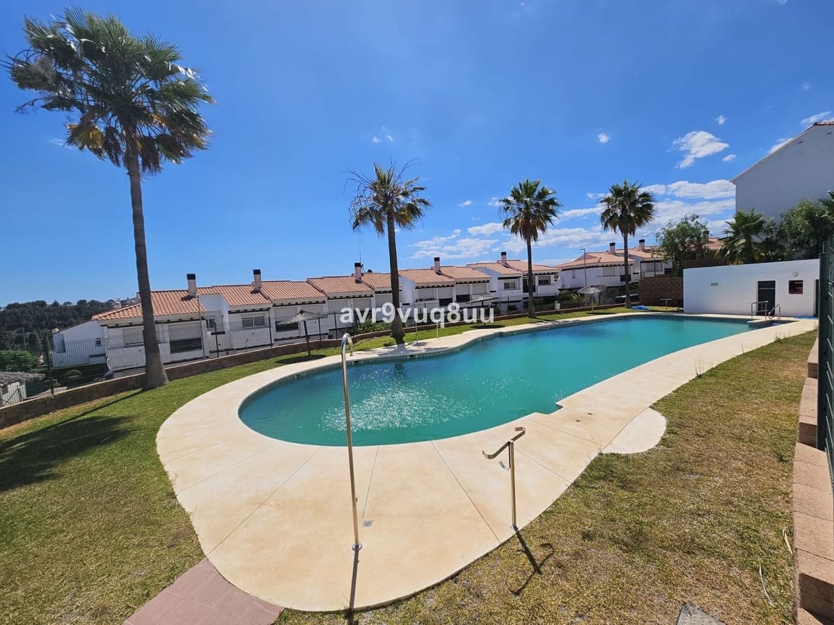 2 soverom Hus til salgs i Mijas Costa med svømmebasseng garasje - € 349 950 (Ref: 9858698)
