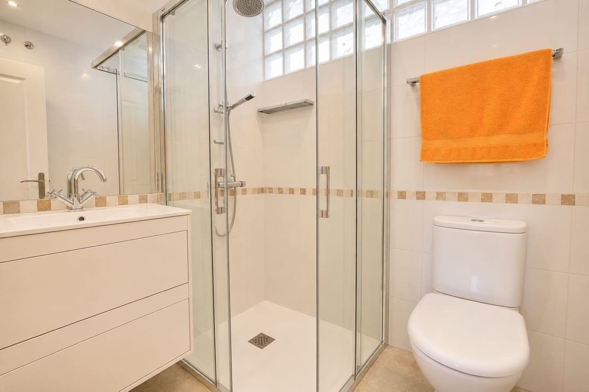 2 soveværelse Byhus til salg i Mijas Costa med swimmingpool garage - € 349.950 (Ref: 9858698)