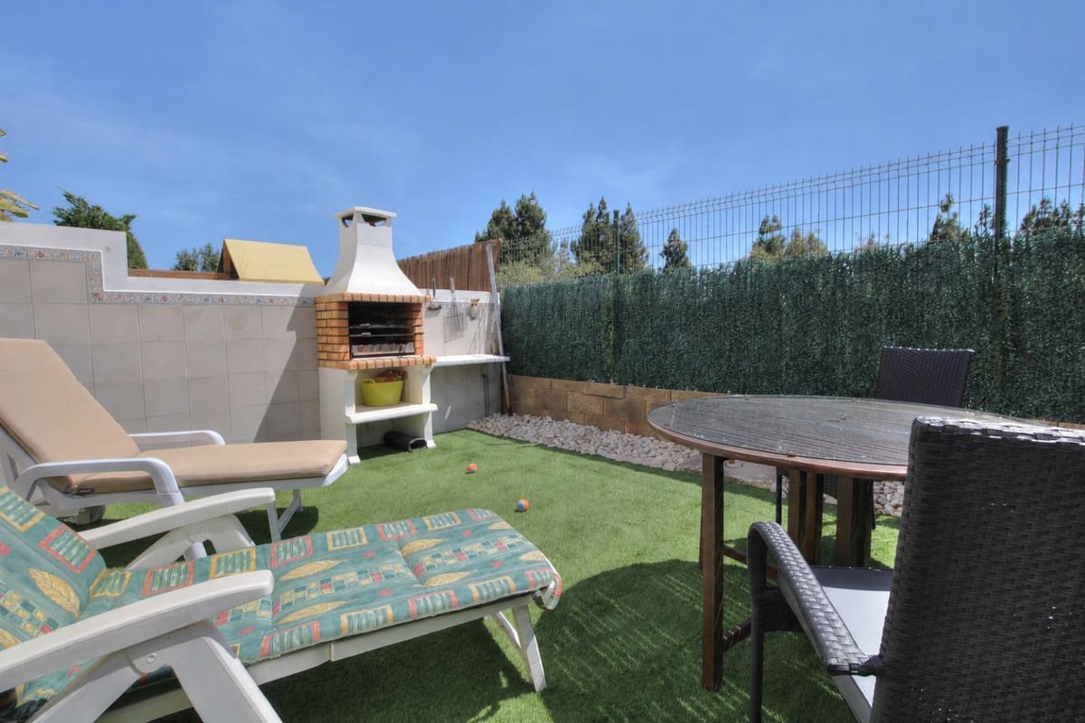 2 soveværelse Byhus til salg i Mijas Costa med swimmingpool garage - € 349.950 (Ref: 9858698)