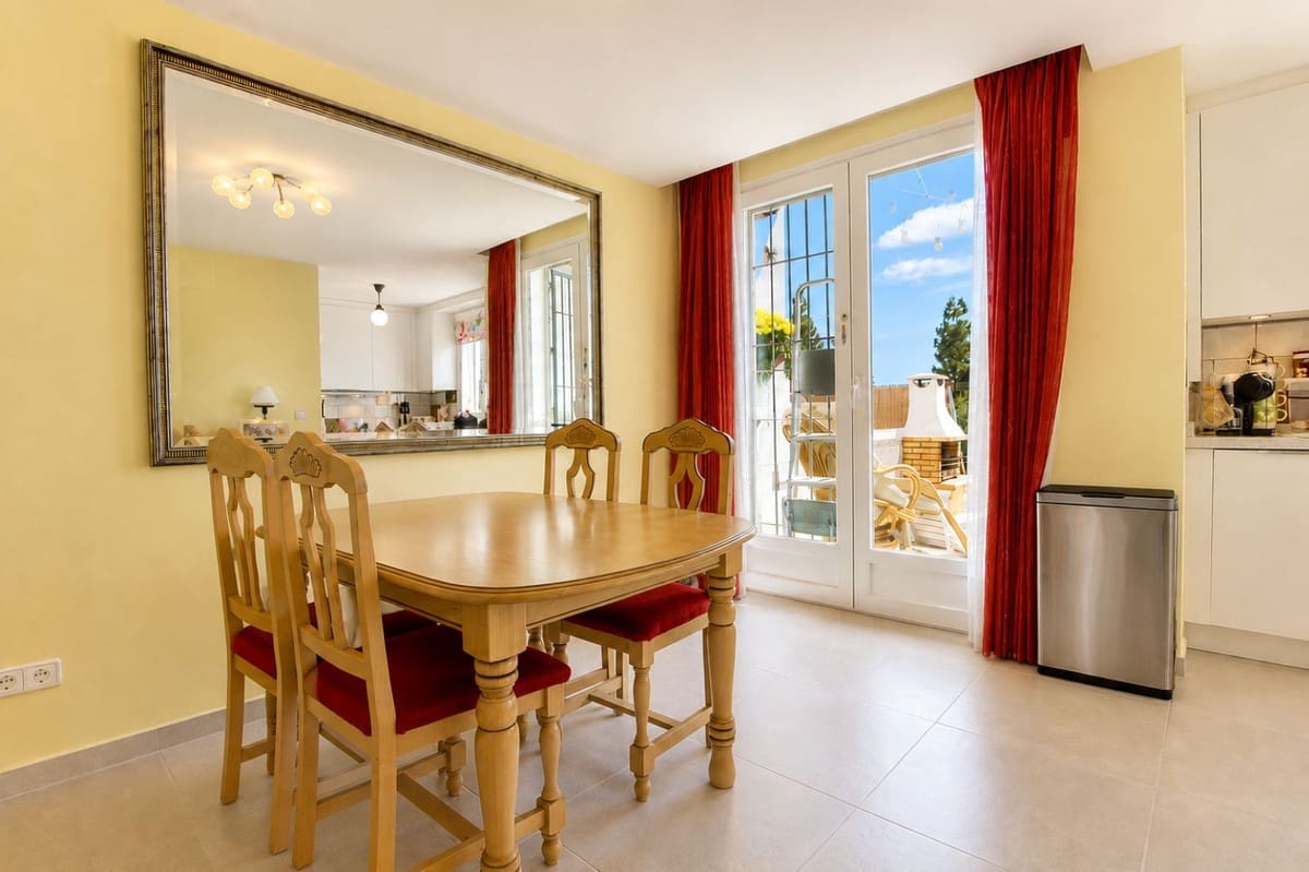 2 soveværelse Byhus til salg i Mijas Costa med swimmingpool garage - € 349.950 (Ref: 9858698)