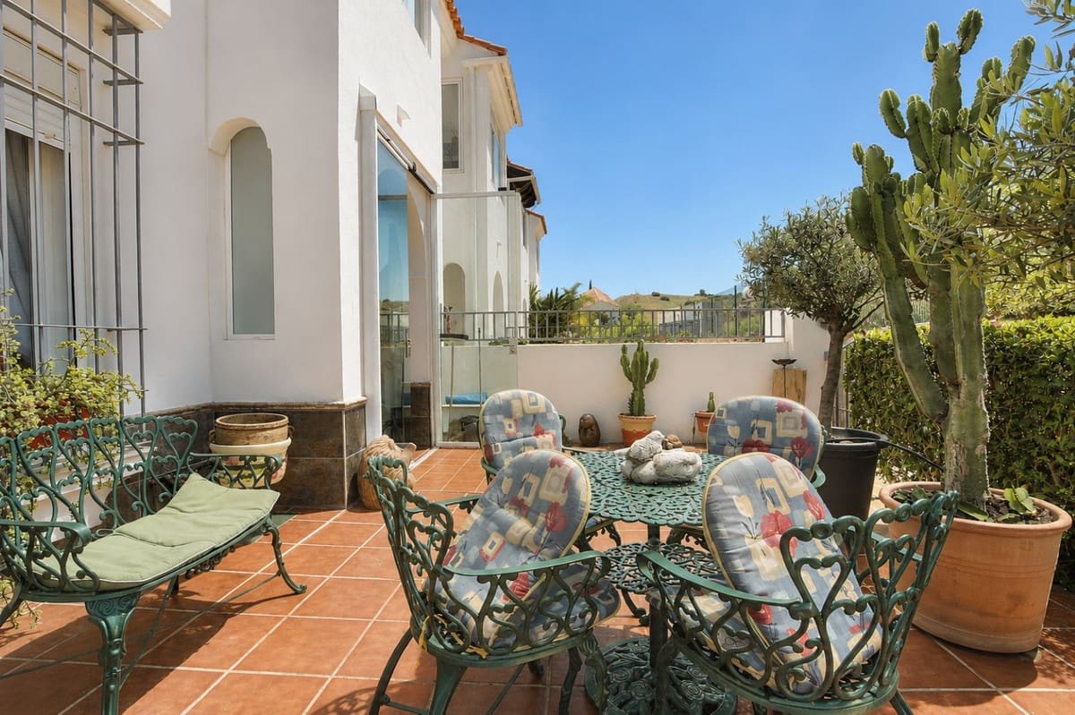 2 soveværelse Byhus til salg i Mijas Costa med swimmingpool garage - € 349.950 (Ref: 9858698)