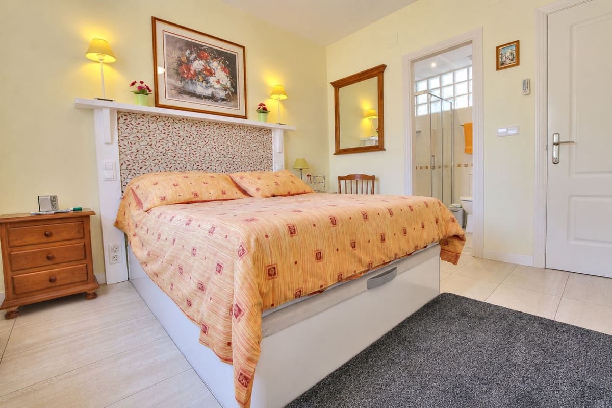 2 soveværelse Byhus til salg i Mijas Costa med swimmingpool garage - € 349.950 (Ref: 9858698)