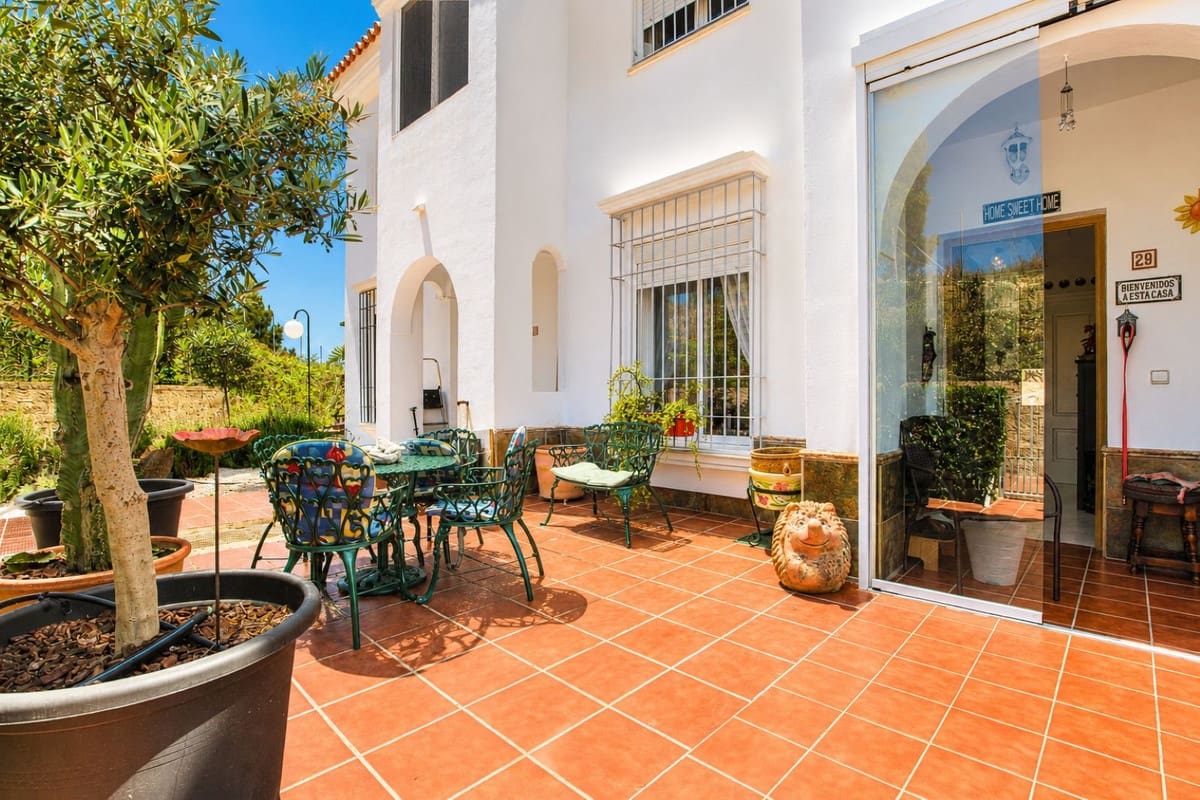 2 soveværelse Byhus til salg i Mijas Costa med swimmingpool garage - € 349.950 (Ref: 9858698)