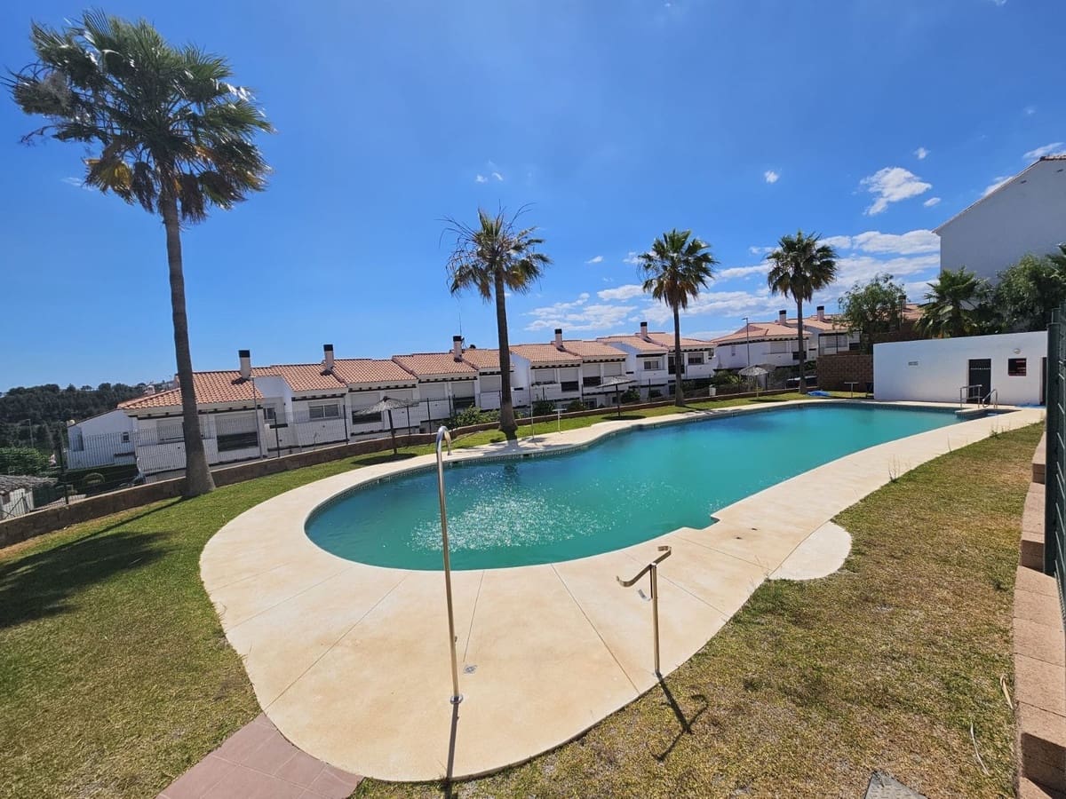 2 soveværelse Byhus til salg i Mijas Costa med swimmingpool garage - € 349.950 (Ref: 9858698)