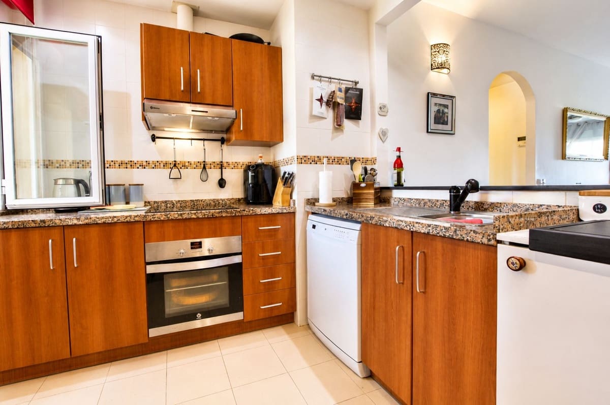 2 soverom Leilighet til salgs i El Faro med svømmebasseng garasje - € 395 000 (Ref: 9858881)