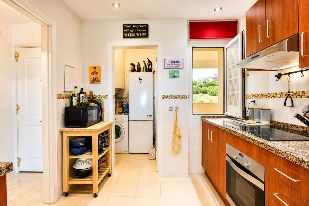 2 soverom Leilighet til salgs i El Faro med svømmebasseng garasje - € 395 000 (Ref: 9858881)