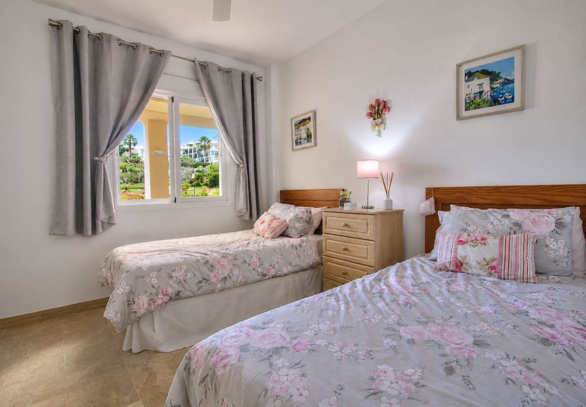2 soverom Leilighet til salgs i El Faro med svømmebasseng garasje - € 395 000 (Ref: 9858881)