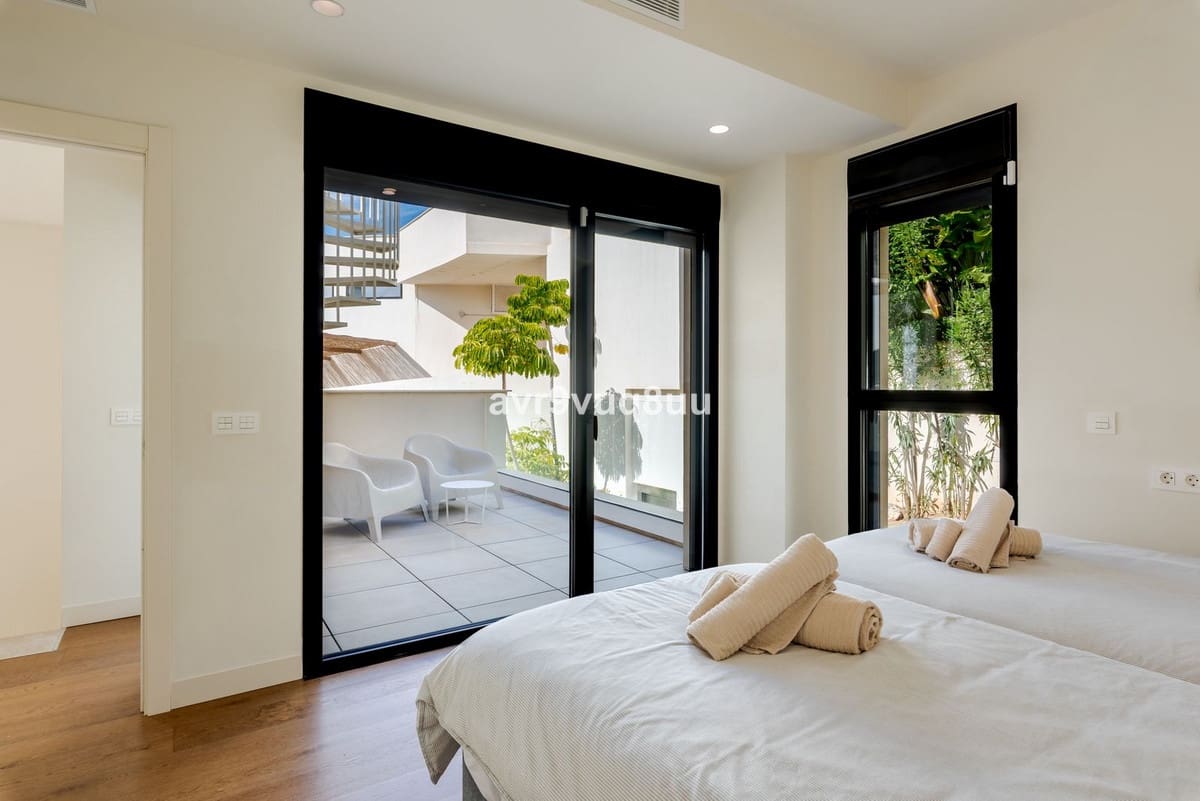 4 soverom Hus til salgs i La Cala de Mijas med svømmebasseng garasje - € 1 195 000 (Ref: 9872820)