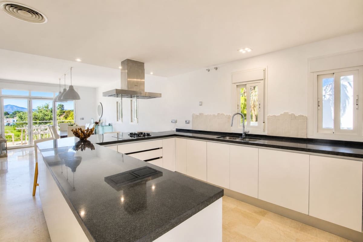 5 chambre Villa/Maison à vendre à La Cala Golf avec piscine garage - 1 100 000 € (Ref: 9877143)