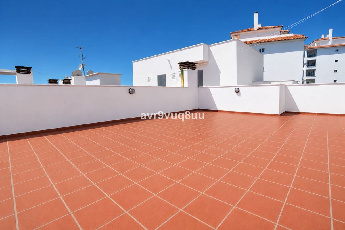 2 bedroom Penthouse for sale in Malaga city with pool - € 289,000 (Ref: 9880237)