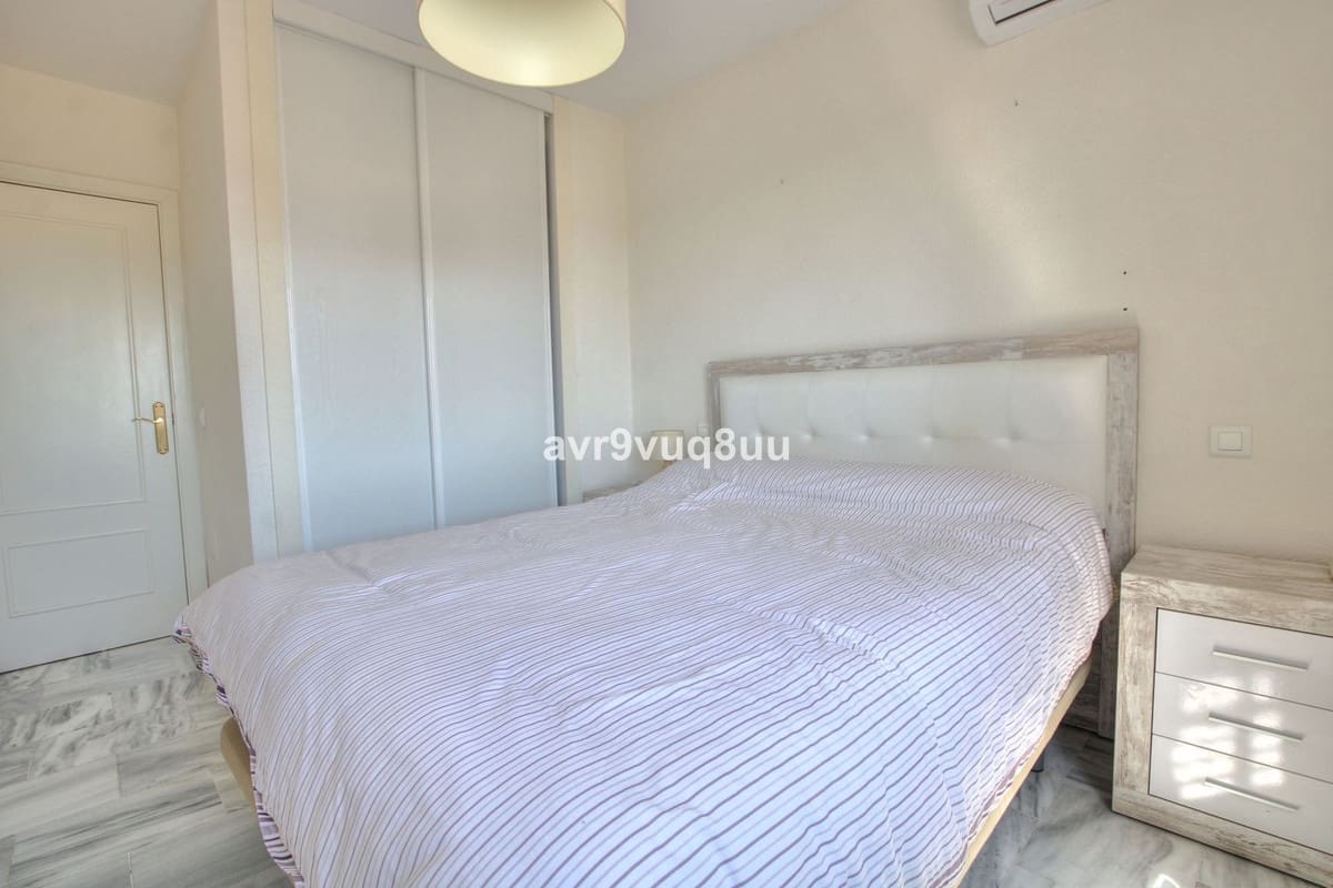 2 bedroom Penthouse for sale in Malaga city with pool - € 289,000 (Ref: 9880237)