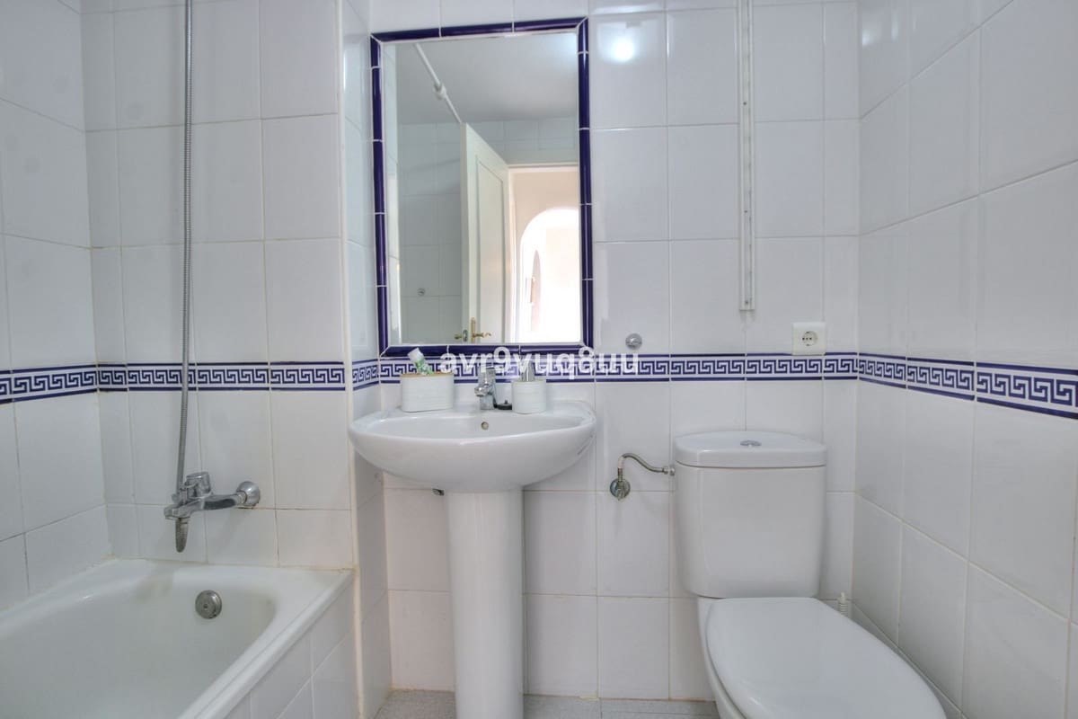 2 bedroom Penthouse for sale in Malaga city with pool - € 289,000 (Ref: 9880237)