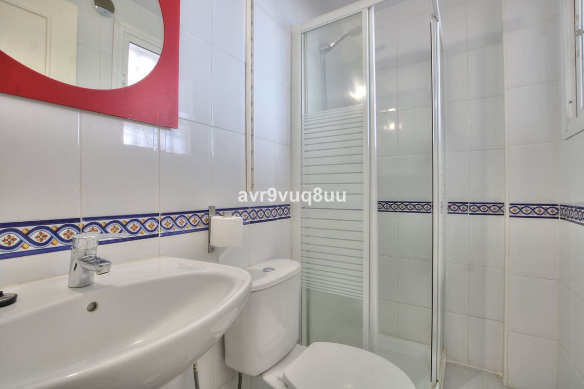 2 bedroom Penthouse for sale in Malaga city with pool - € 289,000 (Ref: 9880237)