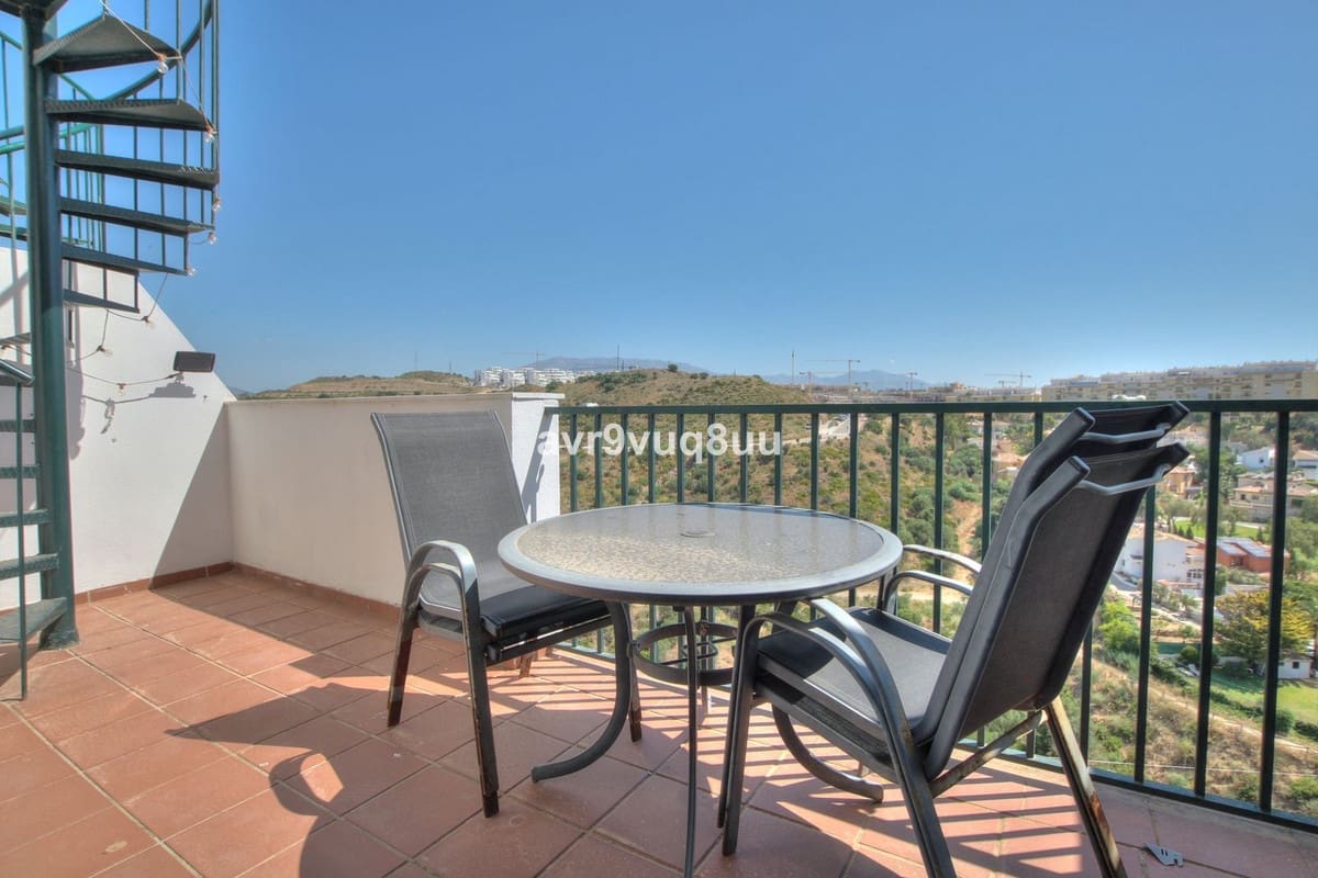 2 bedroom Penthouse for sale in Malaga city with pool - € 289,000 (Ref: 9880237)