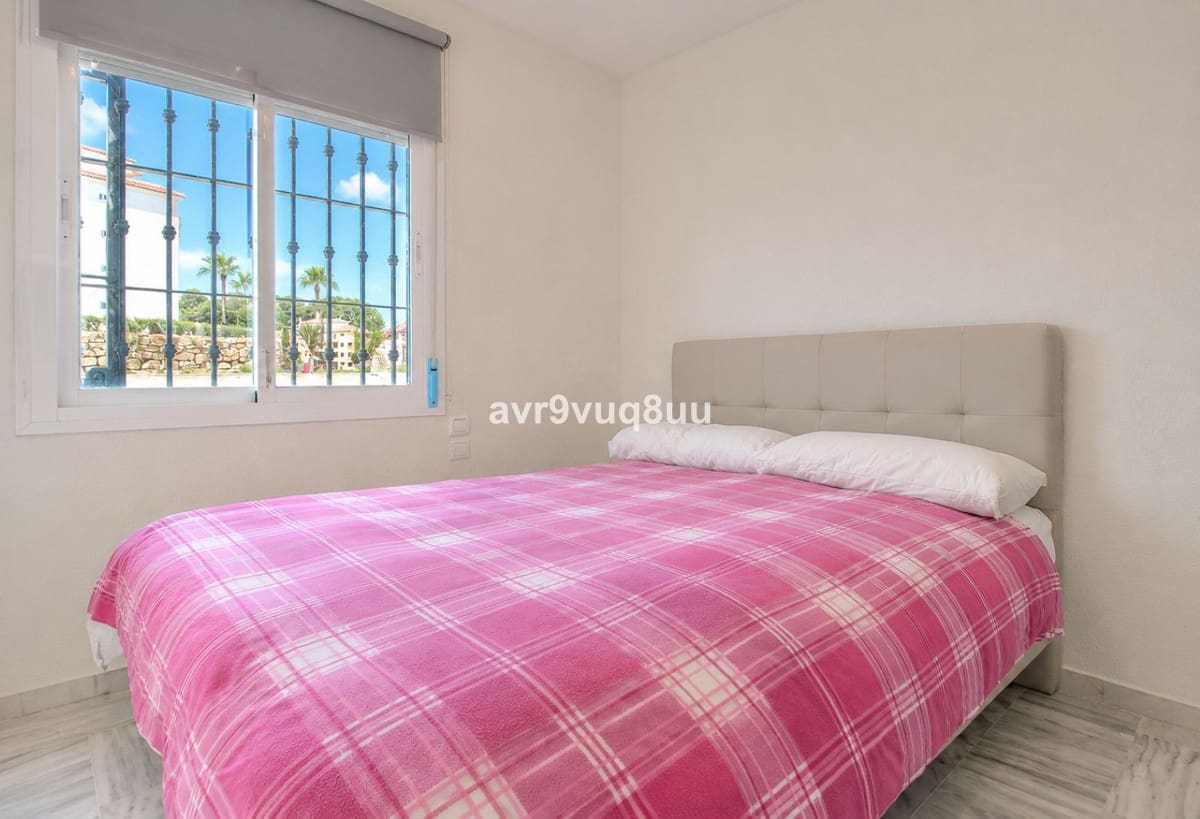 2 bedroom Penthouse for sale in Malaga city with pool - € 289,000 (Ref: 9880237)