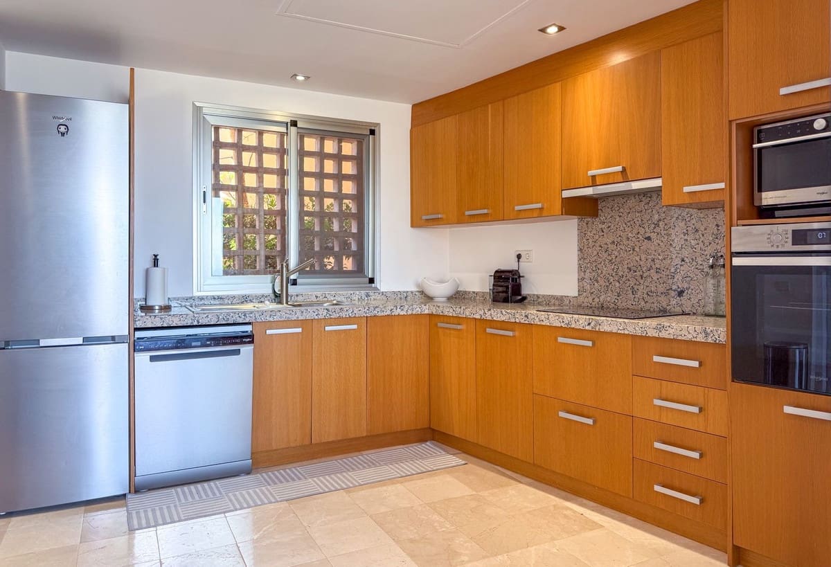 4 quarto Casa em Banda para venda em Riviera del Sol com piscina garagem - 649 950 € (Ref: 9912250)
