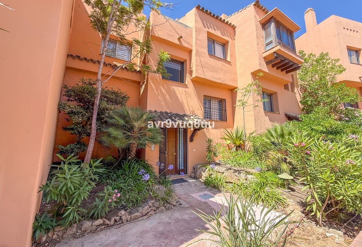4 bedroom Townhouse for sale in Riviera del Sol with pool garage - € 625,000 (Ref: 9912250)