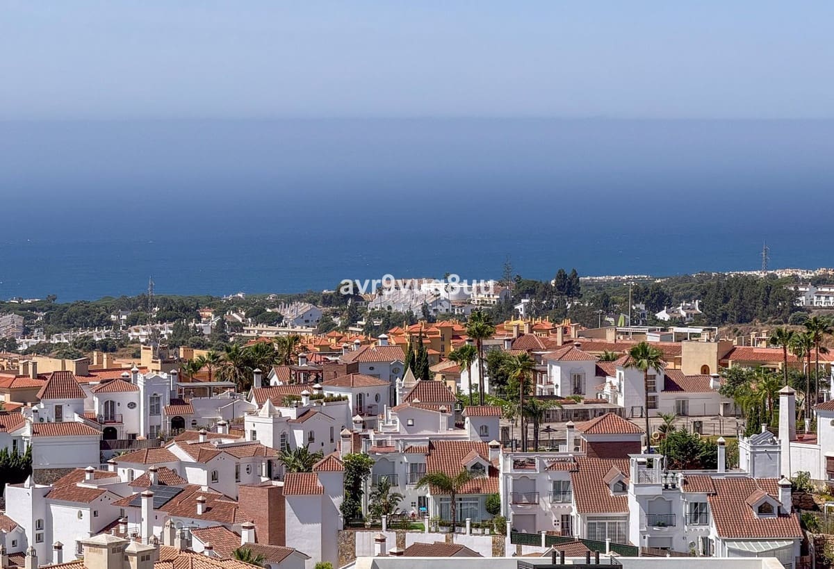 4 bedroom Townhouse for sale in Riviera del Sol with pool garage - € 625,000 (Ref: 9912250)