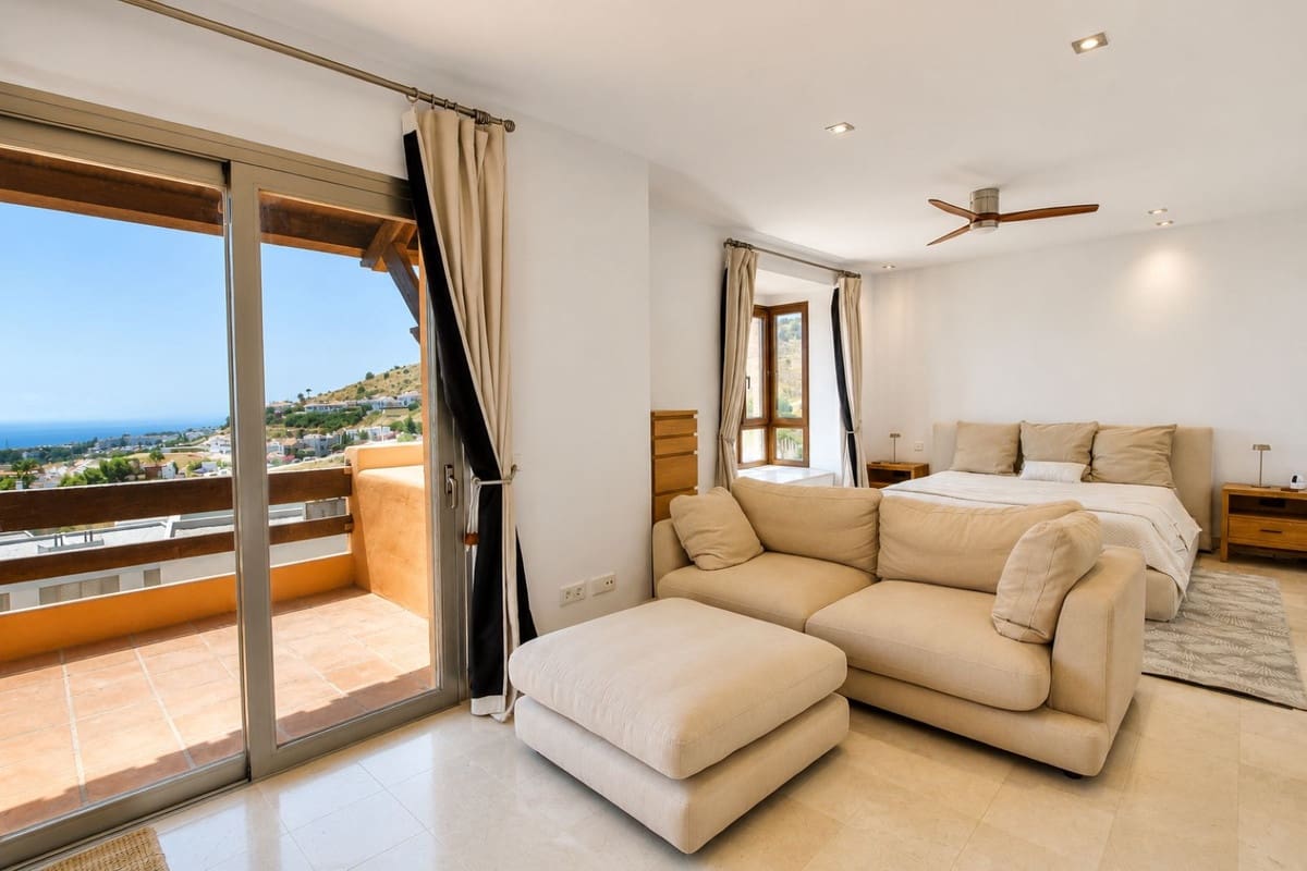 Casa de 4 habitaciones en Riviera del Sol en venta con piscina garaje - 625.000 € (Ref: 9912250)