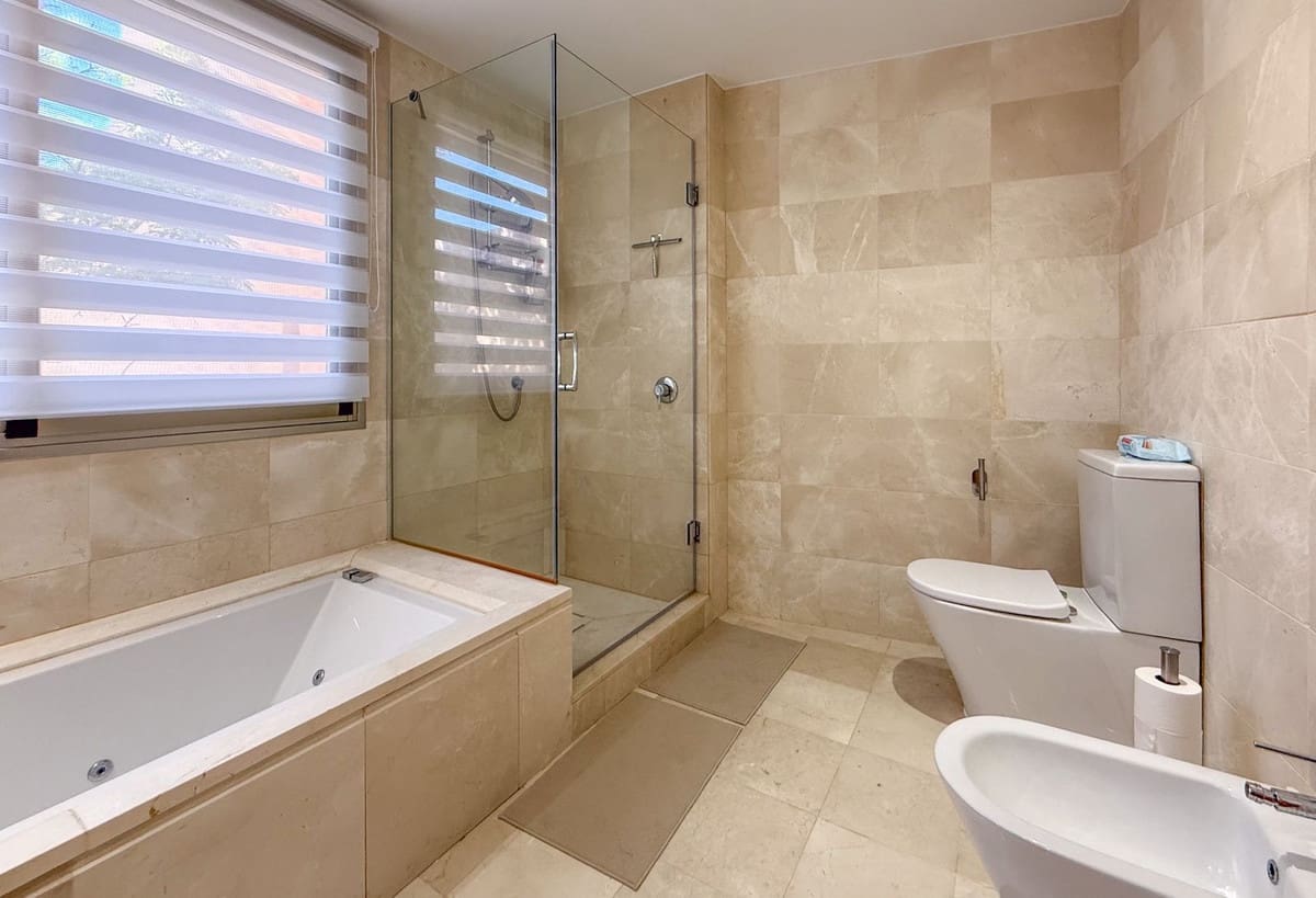 Casa de 4 habitaciones en Riviera del Sol en venta con piscina garaje - 625.000 € (Ref: 9912250)