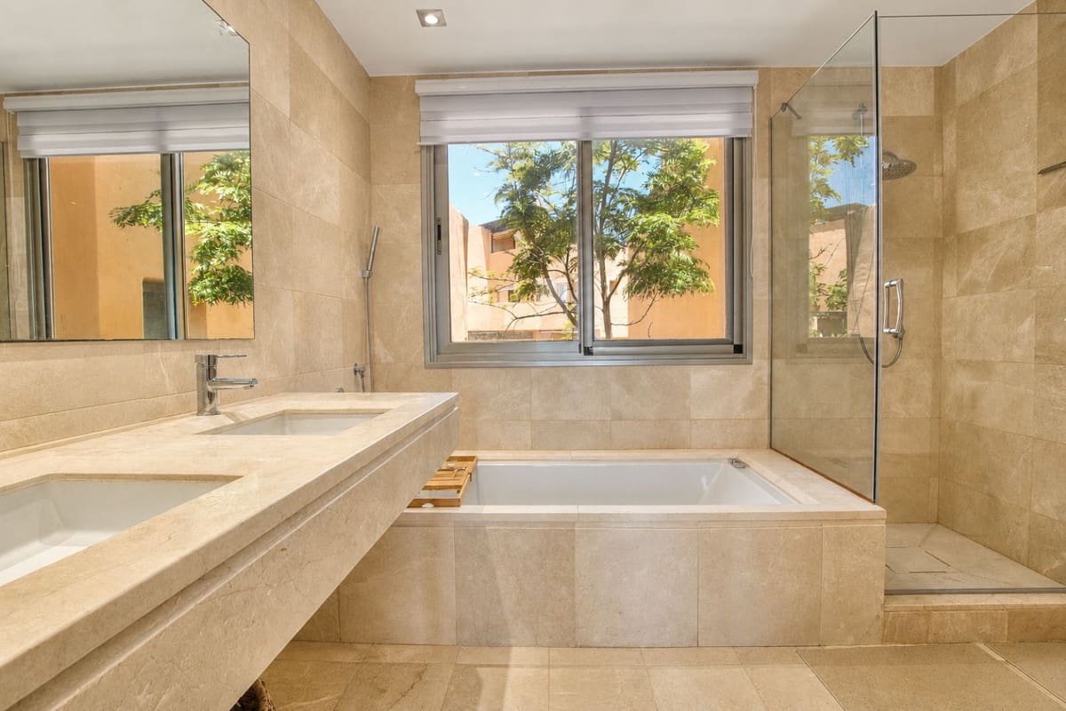 Casa de 4 habitaciones en Riviera del Sol en venta con piscina garaje - 625.000 € (Ref: 9912250)