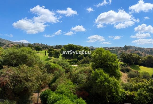 2 bedroom Apartment for sale in Elviria, Marbella with pool garage - € 299,950 (Ref: 9916265)