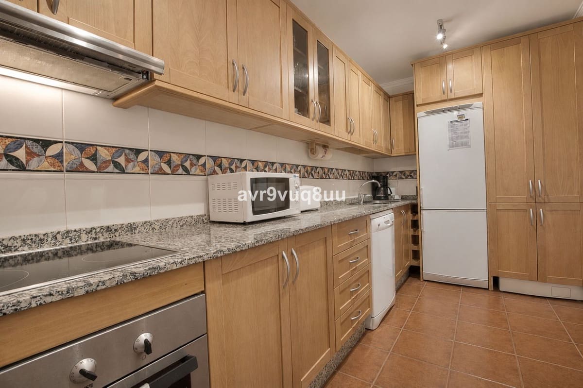 2 chambre Appartement à vendre à Elviria avec piscine garage - 299 950 € (Ref: 9916265)