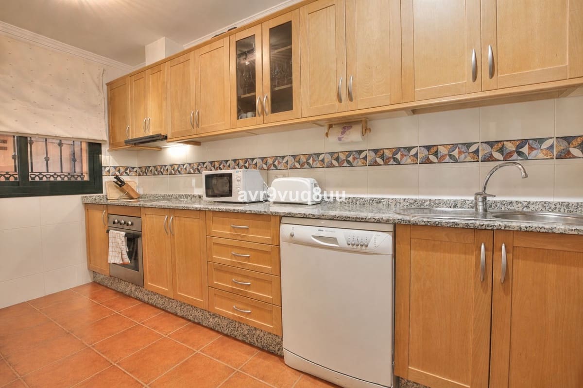 2 chambre Appartement à vendre à Elviria avec piscine garage - 299 950 € (Ref: 9916265)