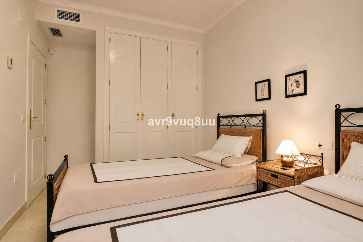2 chambre Appartement à vendre à Elviria avec piscine garage - 299 950 € (Ref: 9916265)