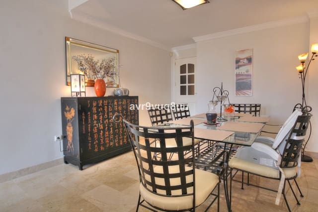 2 bedroom Apartment for sale in Elviria, Marbella with pool garage - € 299,950 (Ref: 9916265)