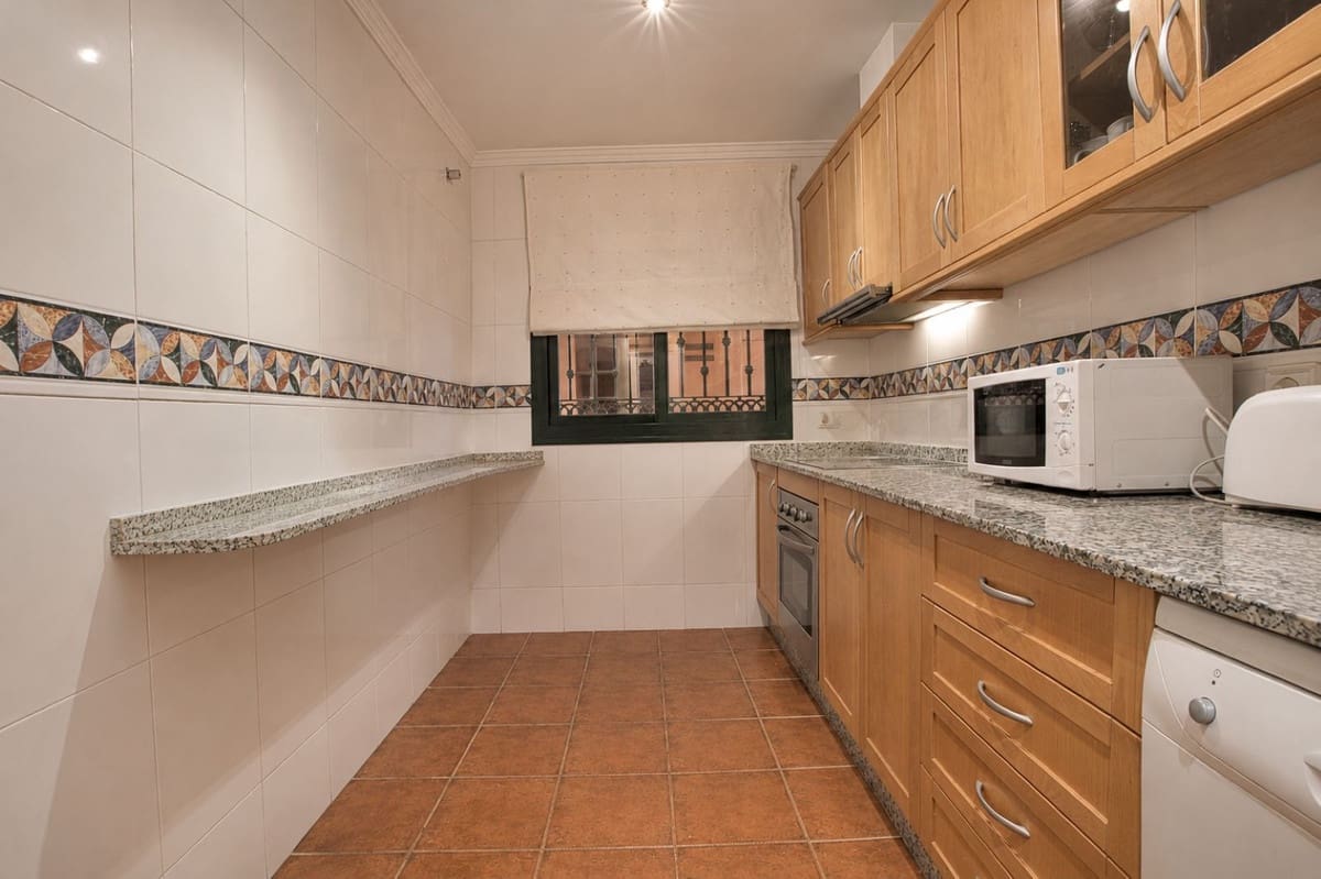2 slaapkamer Appartement te koop in Elviria met zwembad garage - € 315.000 (Ref: 9916265)