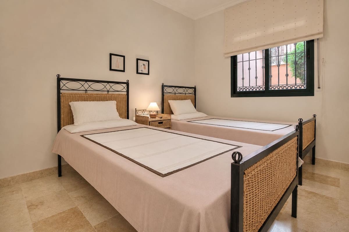 2 slaapkamer Appartement te koop in Elviria met zwembad garage - € 315.000 (Ref: 9916265)