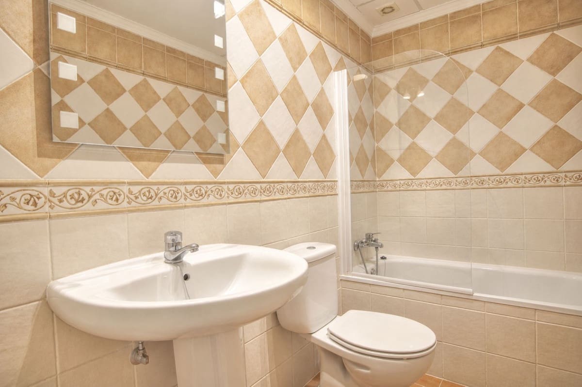 2 slaapkamer Appartement te koop in Elviria met zwembad garage - € 315.000 (Ref: 9916265)