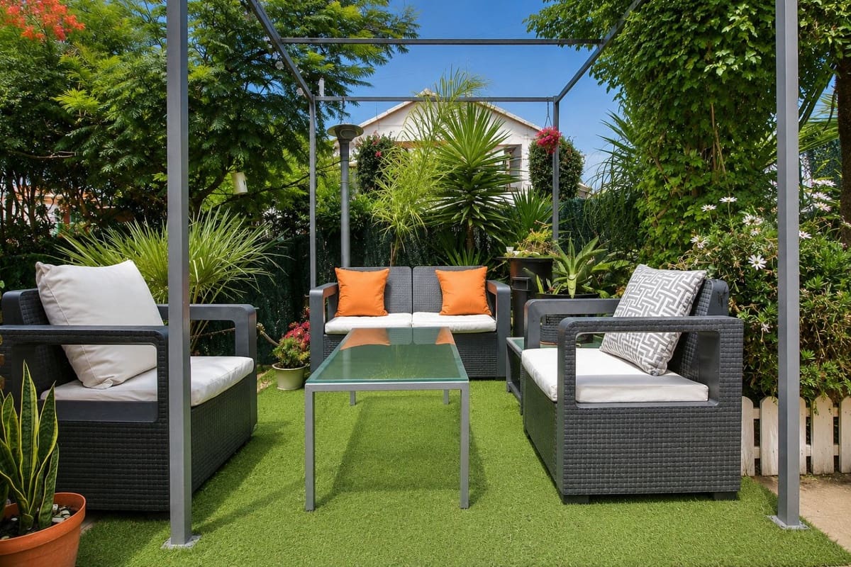2 bedroom Villa for sale in El Faro with pool garage - € 425,000 (Ref: 9928496)