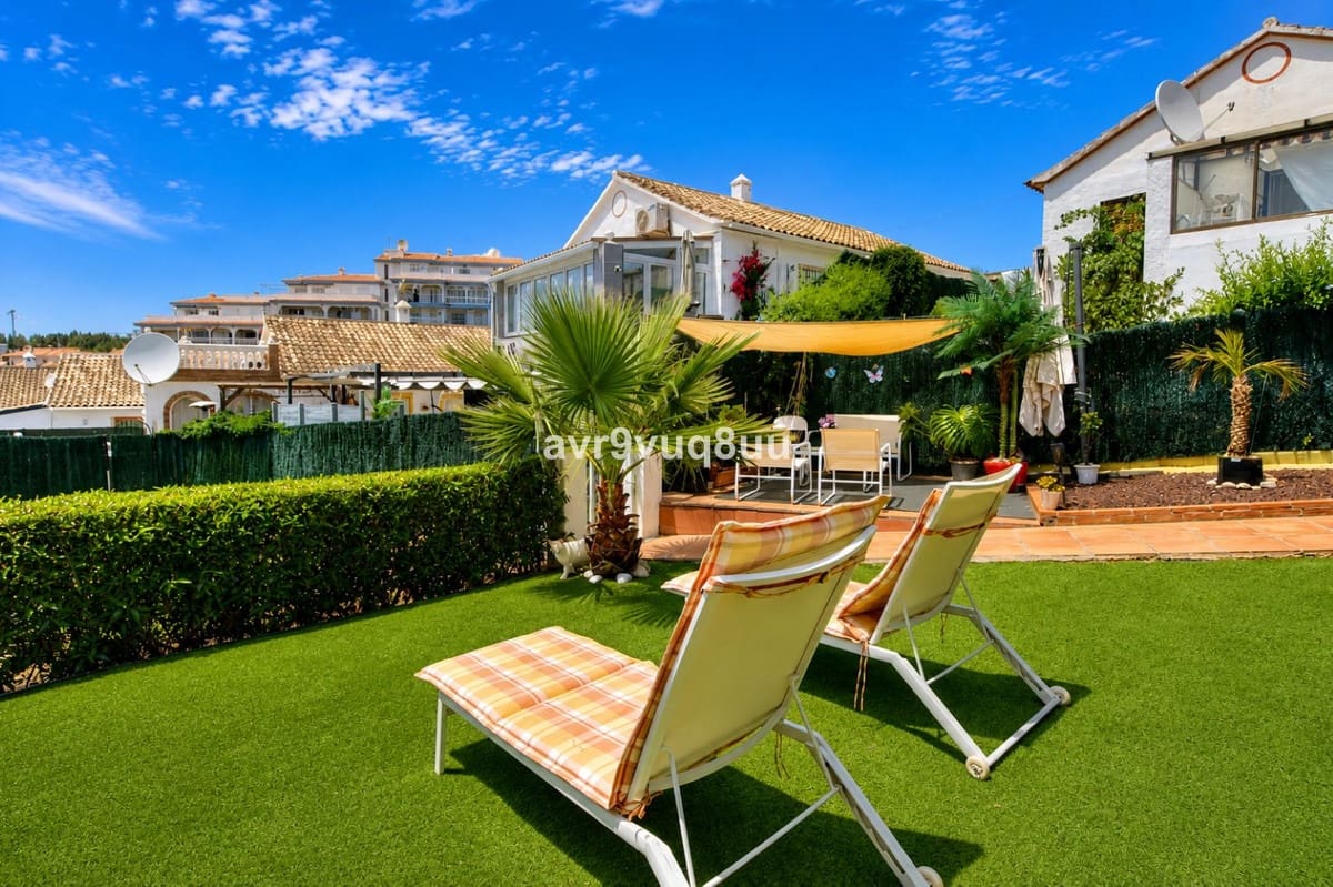 2 Zimmer Villa zu verkaufen in El Faro mit Pool Garage - 415.000 € (Ref: 9928496)