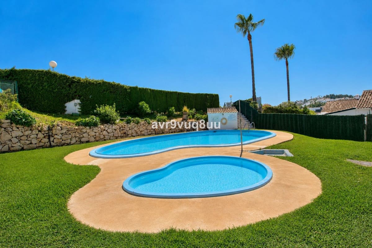 2 Zimmer Villa zu verkaufen in El Faro mit Pool Garage - 415.000 € (Ref: 9928496)