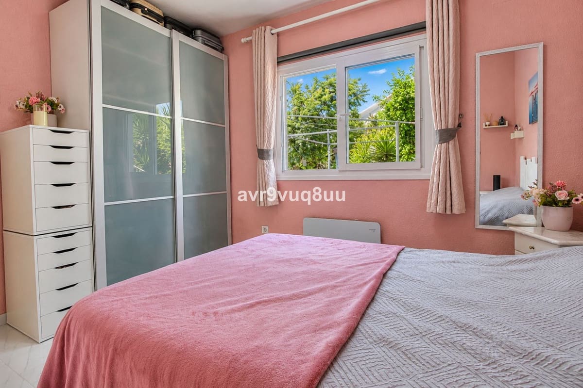2 Zimmer Villa zu verkaufen in El Faro mit Pool Garage - 415.000 € (Ref: 9928496)