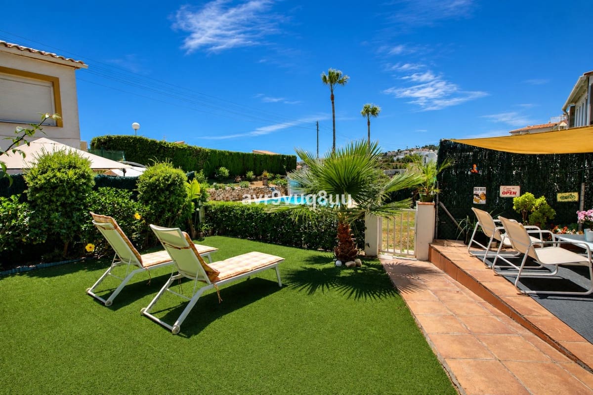 2 Zimmer Villa zu verkaufen in El Faro mit Pool Garage - 415.000 € (Ref: 9928496)