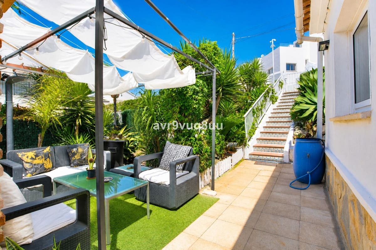 2 Zimmer Villa zu verkaufen in El Faro mit Pool Garage - 415.000 € (Ref: 9928496)