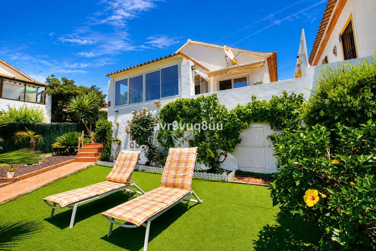 2 Zimmer Villa zu verkaufen in El Faro mit Pool Garage - 415.000 € (Ref: 9928496)