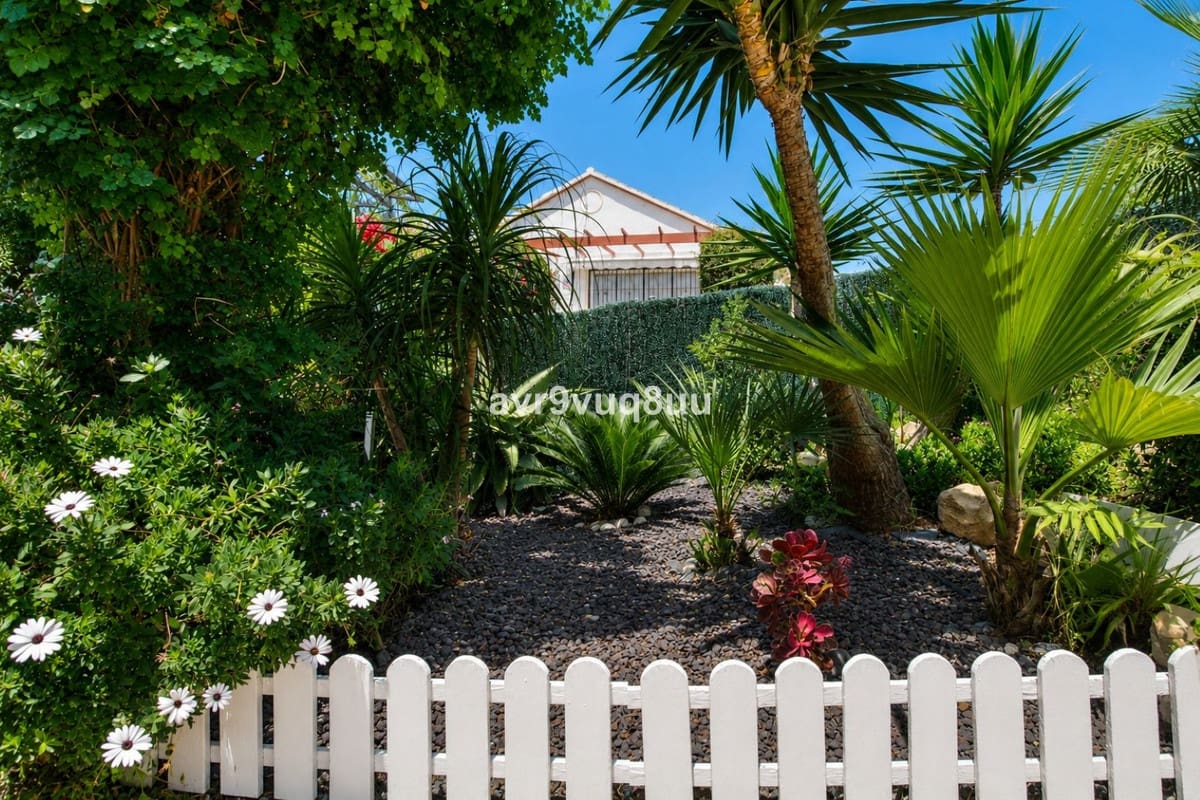 2 Zimmer Villa zu verkaufen in El Faro mit Pool Garage - 415.000 € (Ref: 9928496)