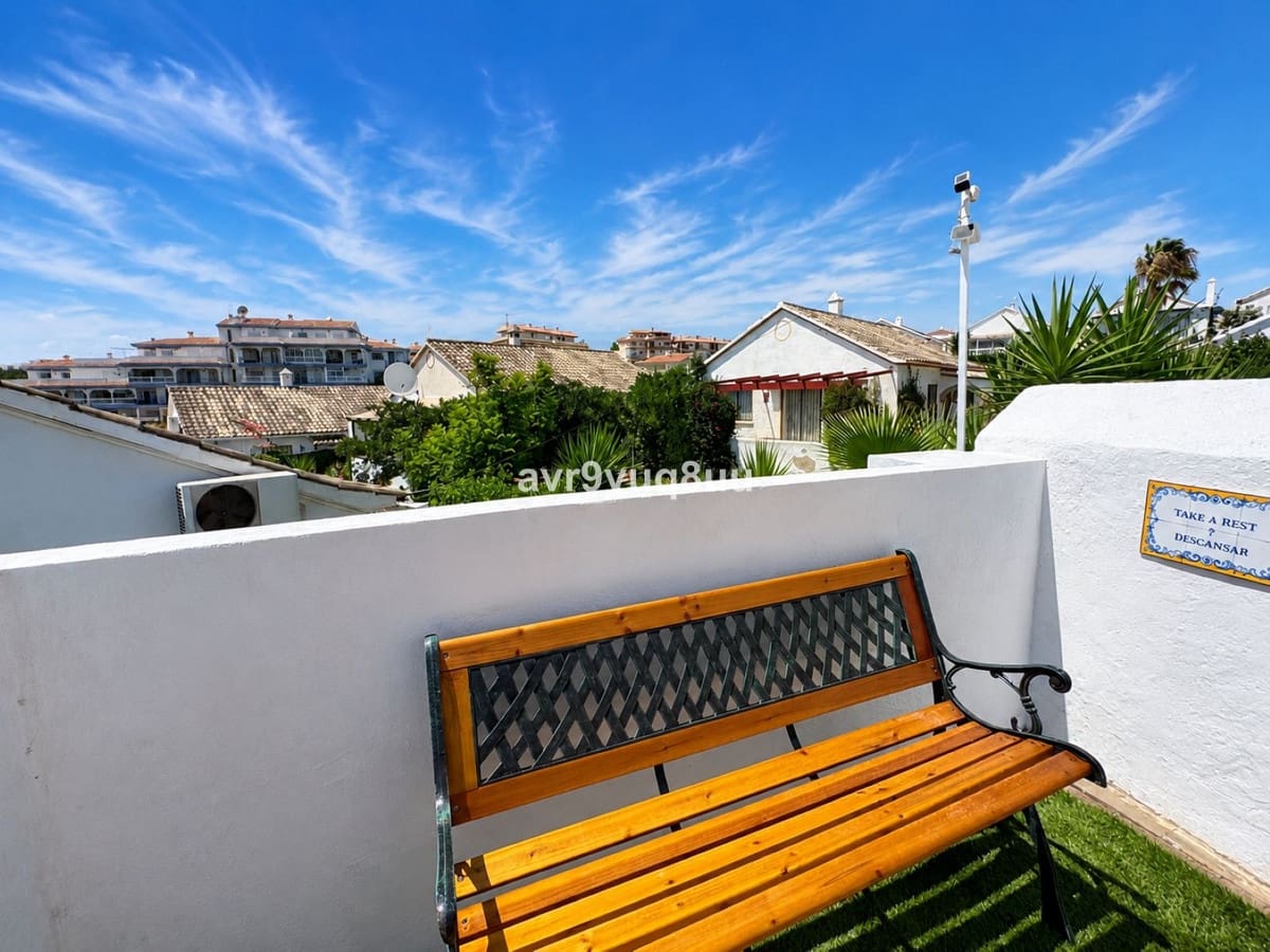 2 Zimmer Villa zu verkaufen in El Faro mit Pool Garage - 415.000 € (Ref: 9928496)