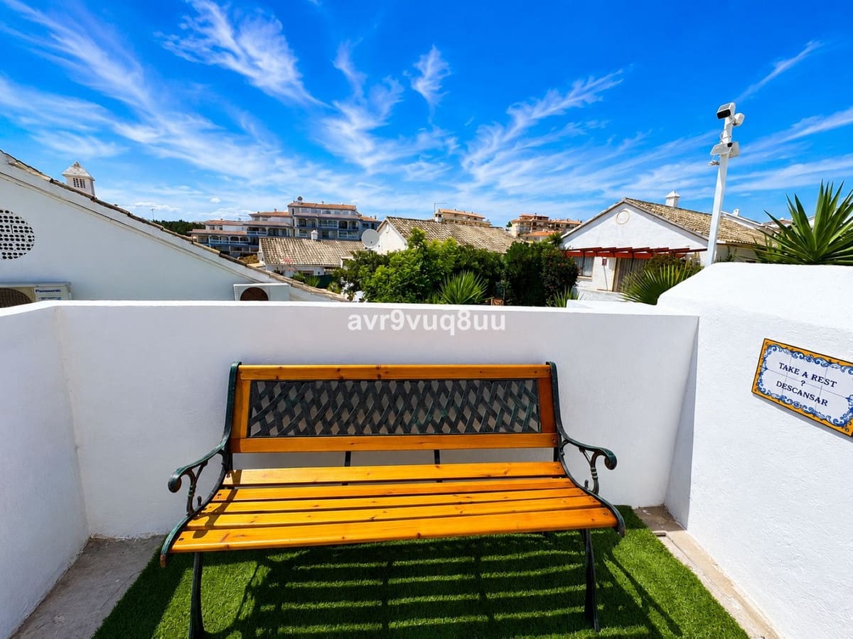 2 Zimmer Villa zu verkaufen in El Faro mit Pool Garage - 415.000 € (Ref: 9928496)